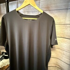 Arc'teryx Ladies Tee Size Large